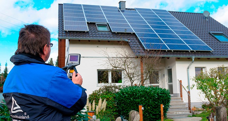 TÜV Rheinland: Vor Anbringen von Solaranlagen mit den Nachbarn sprechen